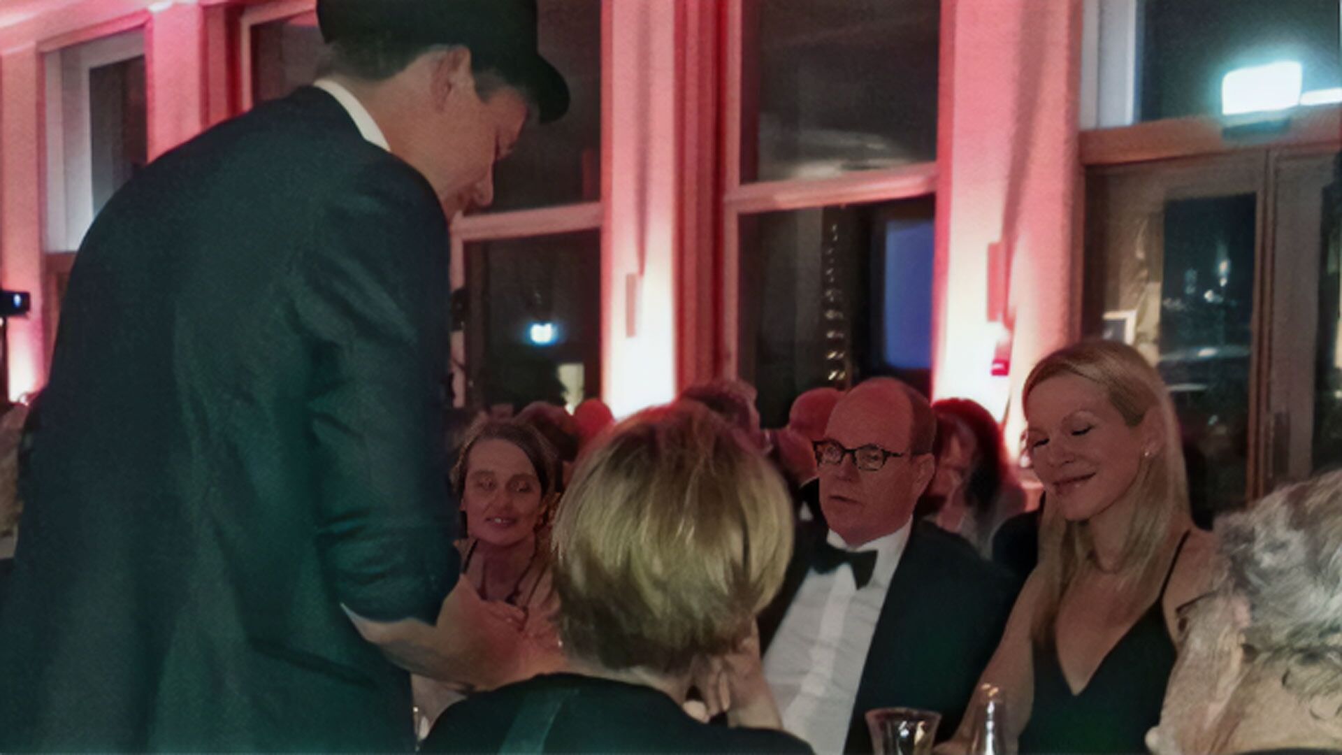 Zauberkünstler Florian Klein mit Charlène und Prince Albert von Monaco