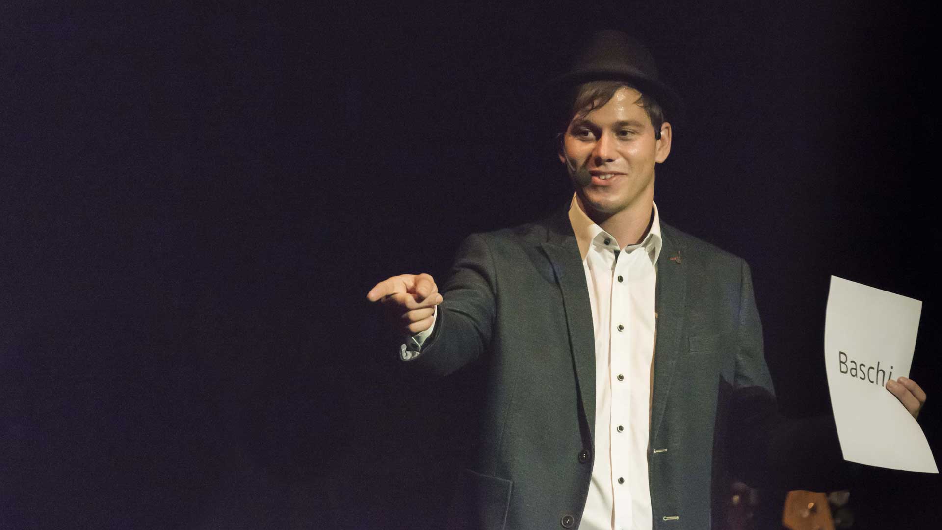 Zauberkünstler Florian Klein bei einer Stand-Up Zaubershow in Zürich